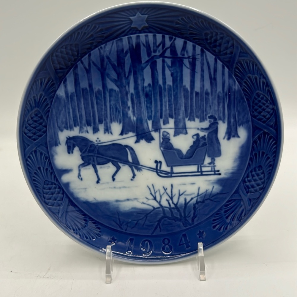 Royal Copenhagen Christmas Collectors Plate 1984